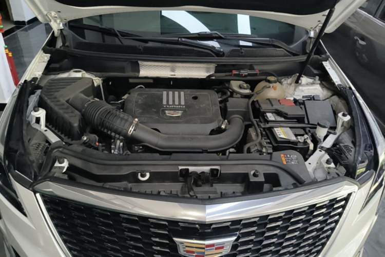 Used Cadillac XT5 2022 2.0T Two-Wheel Drive Luxury Version Engine Bay