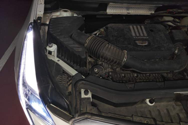 Used Cadillac XT5 2022 2.0T Two-Wheel Drive Luxury Version Engine Bay Right