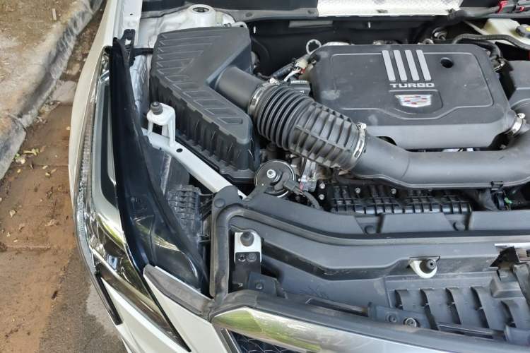 Used Cadillac XT5 2022 2.0T Four-Wheel Drive Luxury Version (Hummingbird Edition) Engine Bay Right
