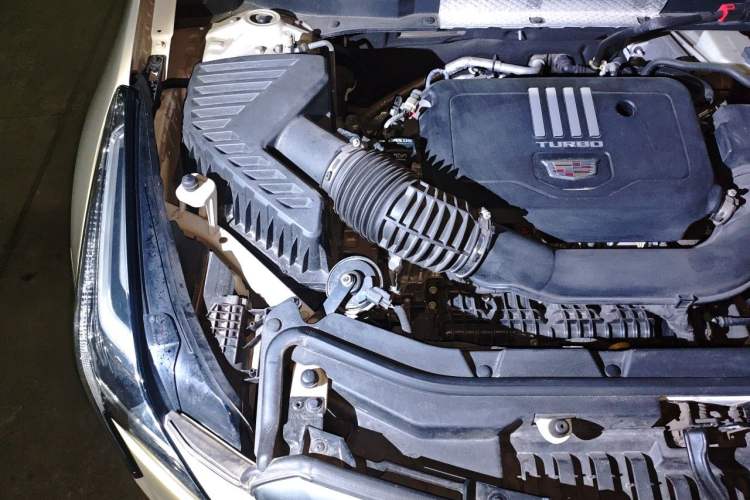 Used Cadillac XT5 2022 2.0T Four-Wheel Drive Luxury Version (Hummingbird Edition) Engine Bay Right