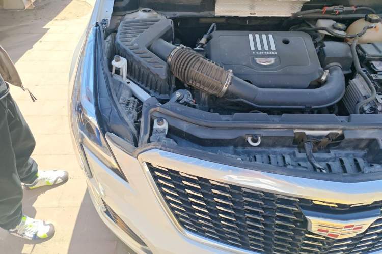 Used Cadillac XT5 2022 2.0T Two-Wheel Drive Luxury Version Engine Bay Right
