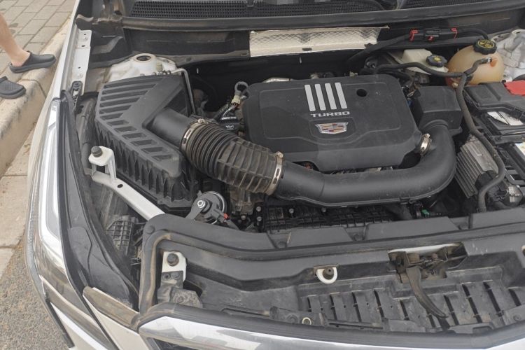 Used Cadillac XT5 2022 2.0T Four-Wheel Drive Premium Edition Engine Bay Right