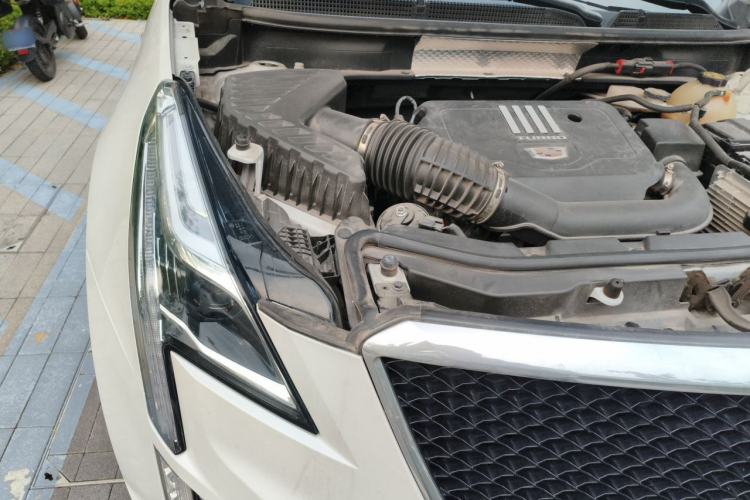 Used Cadillac XT5 2022 2.0T Four-Wheel Drive Luxury Version (Hummingbird Edition) Engine Bay Right