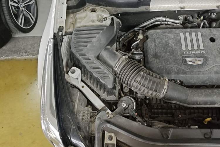 Used Cadillac XT5 2022 2.0T Two-Wheel Drive Luxury Version Engine Bay Right