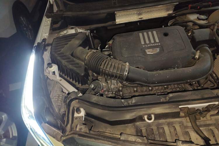 Used Cadillac XT5 2022 2.0T Two-Wheel Drive Luxury Version Engine Bay Right