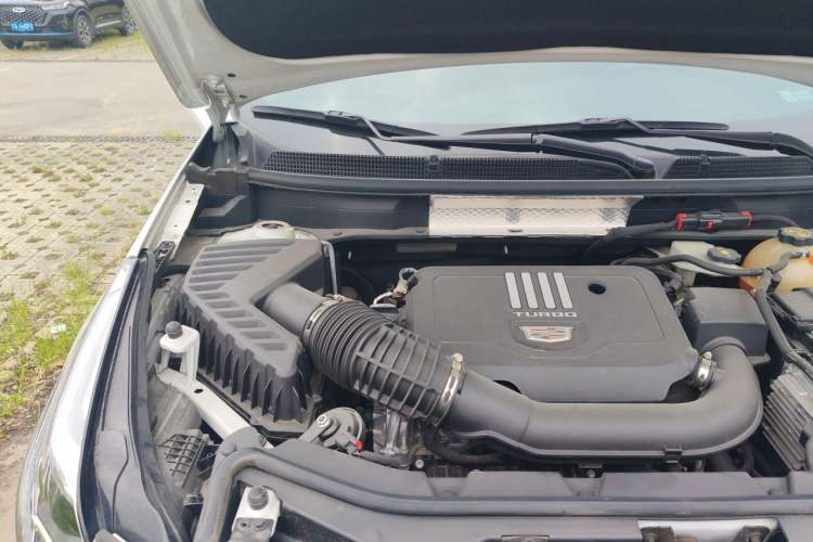 Used Cadillac XT5 2022 2.0T Four-Wheel Drive Premium Edition Engine Bay Right