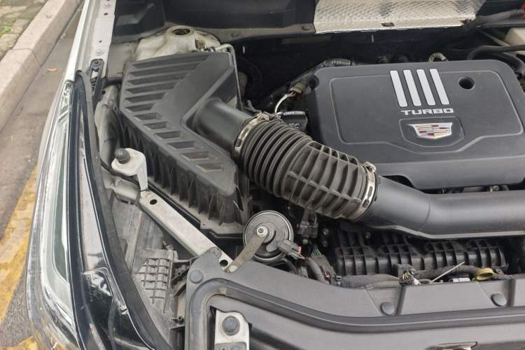 Used Cadillac XT5 2022 2.0T Two-Wheel Drive Luxury Version Engine Bay Right