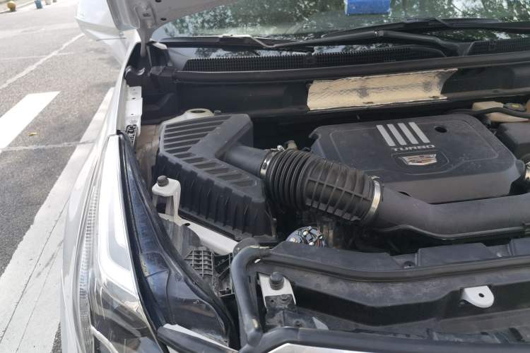 Used Cadillac XT5 2022 2.0T Four-Wheel Drive Luxury Version (Hummingbird Edition) Engine Bay Right