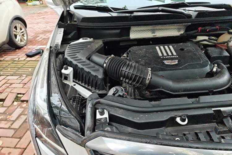 Used Cadillac XT5 2022 2.0T Two-Wheel Drive Luxury Version Engine Bay Right