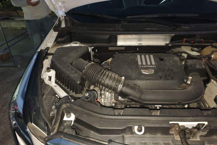 Used Cadillac XT5 2022 2.0T Four-Wheel Drive Luxury Version Engine Bay Right