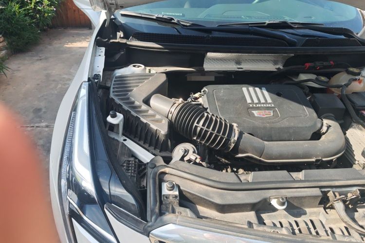 Used Cadillac XT5 2022 2.0T Four-Wheel Drive Luxury Version (Hummingbird Edition) Engine Bay Right