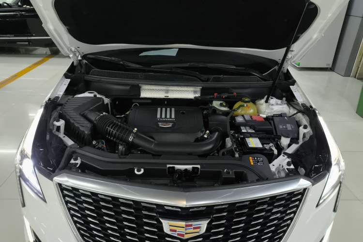 Used Cadillac XT5 2022 2.0T Two-Wheel Drive Luxury Version Engine Bay