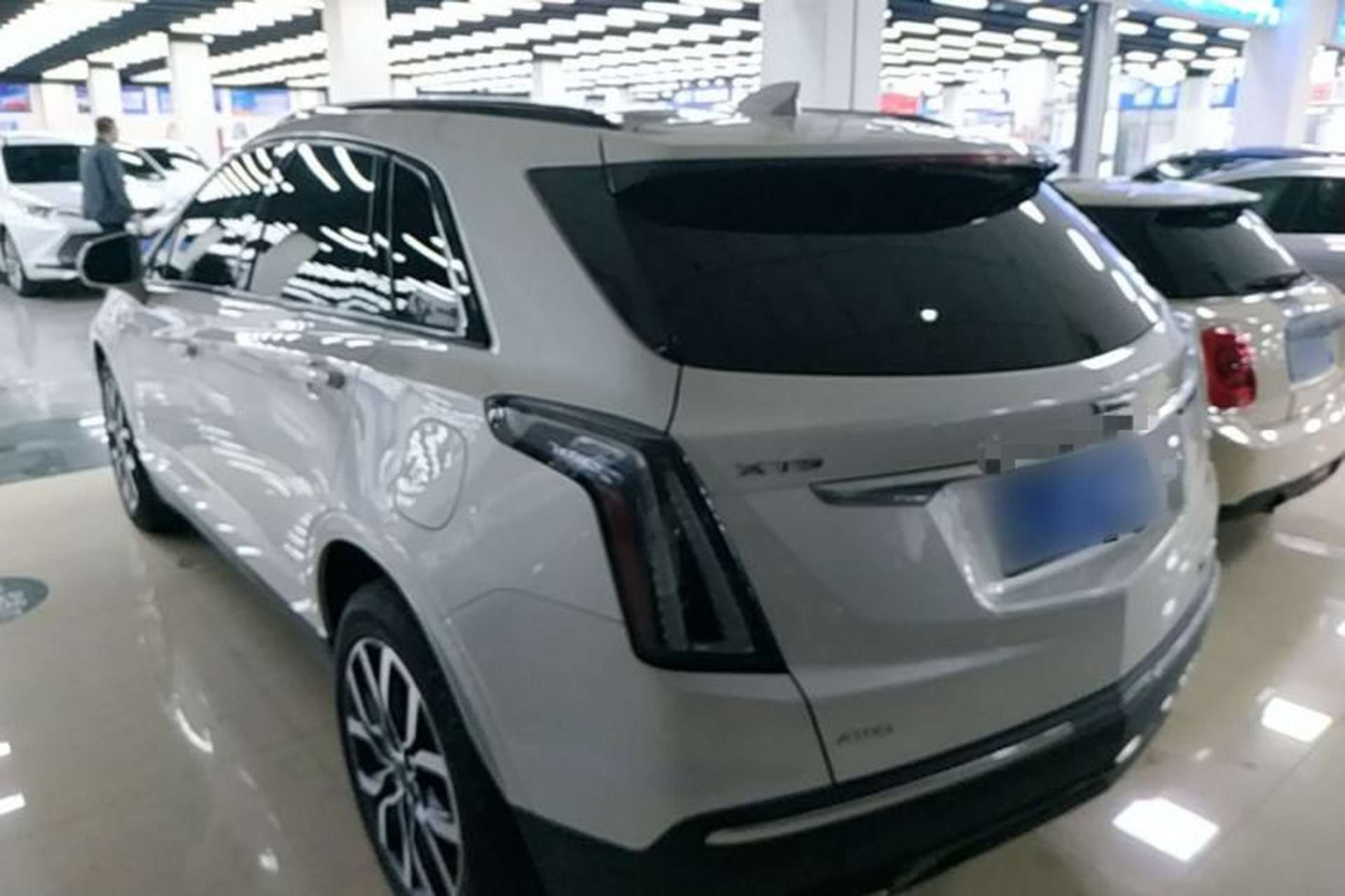 Used Cadillac XT5 2022 2.0T Four-Wheel Drive Luxury Version (Hummingbird Edition) Exterior 2