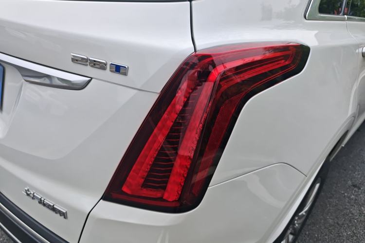 Used Cadillac XT5 2022 2.0T Two-Wheel Drive Luxury Version Exterior 3