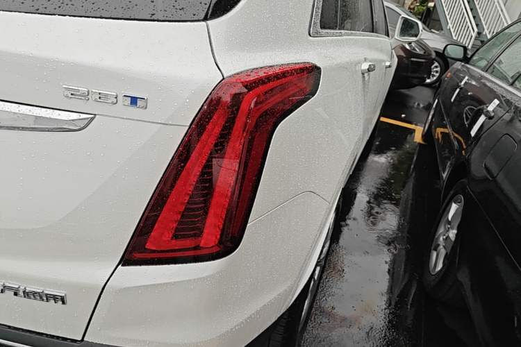 Used Cadillac XT5 2022 2.0T Two-Wheel Drive Luxury Version Exterior 3