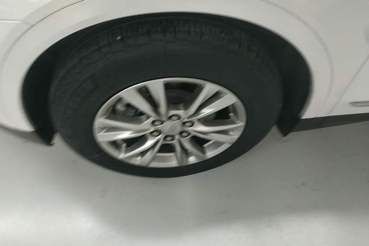 Used Cadillac XT5 2022 2.0T Two-Wheel Drive Luxury Version Exterior 4