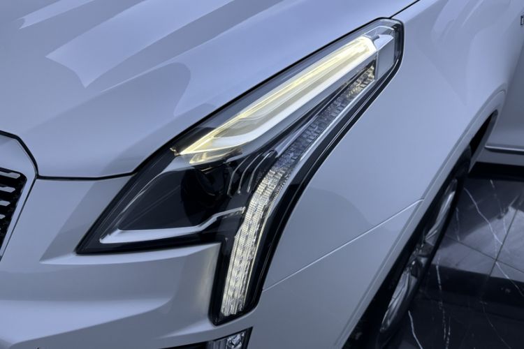 Used Cadillac XT5 2022 2.0T Two-Wheel Drive Luxury Version Exterior 4