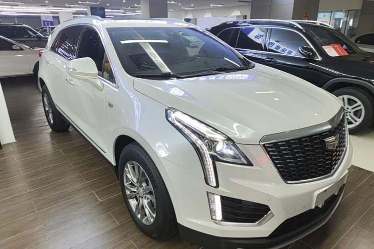 Used Cadillac XT5 2022 2.0T Two-Wheel Drive Luxury Version Front Right 45 Deg