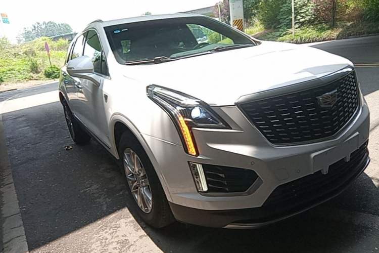 Used Cadillac XT5 2022 2.0T Two-Wheel Drive Luxury Version Front Right 45 Deg