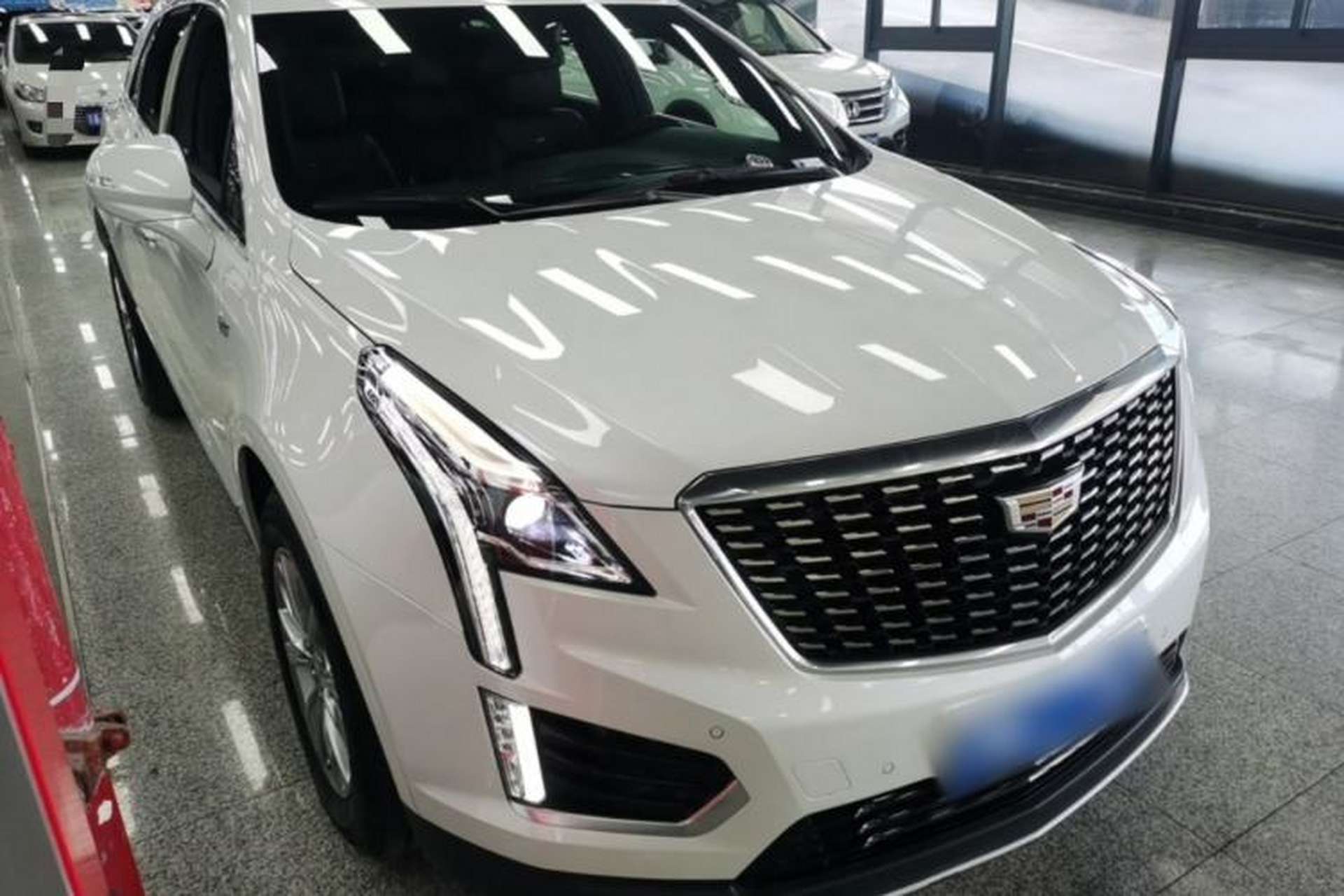 Used Cadillac XT5 2022 2.0T Two-Wheel Drive Luxury Version Front Right 45 Deg