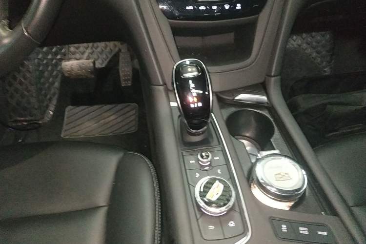 Used Cadillac XT5 2022 2.0T Two-Wheel Drive Luxury Version Gear Lever
