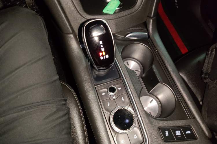Used Cadillac XT5 2022 2.0T Two-Wheel Drive Luxury Version Gear Lever
