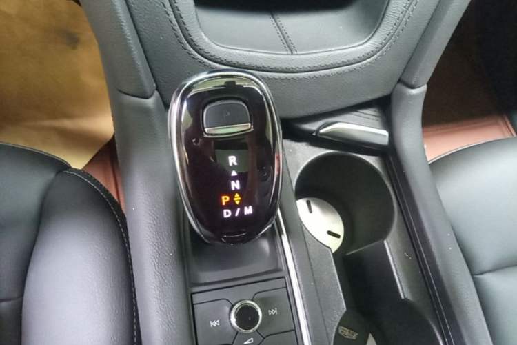 Used Cadillac XT5 2022 2.0T Two-Wheel Drive Luxury Version Gear Lever