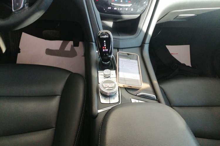 Used Cadillac XT5 2022 2.0T Two-Wheel Drive Luxury Version Gear Lever