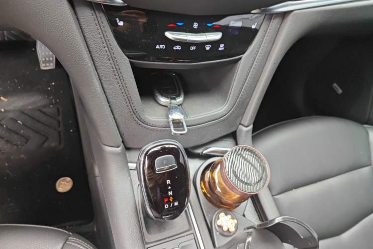 Used Cadillac XT5 2022 2.0T Two-Wheel Drive Luxury Version Gear Lever