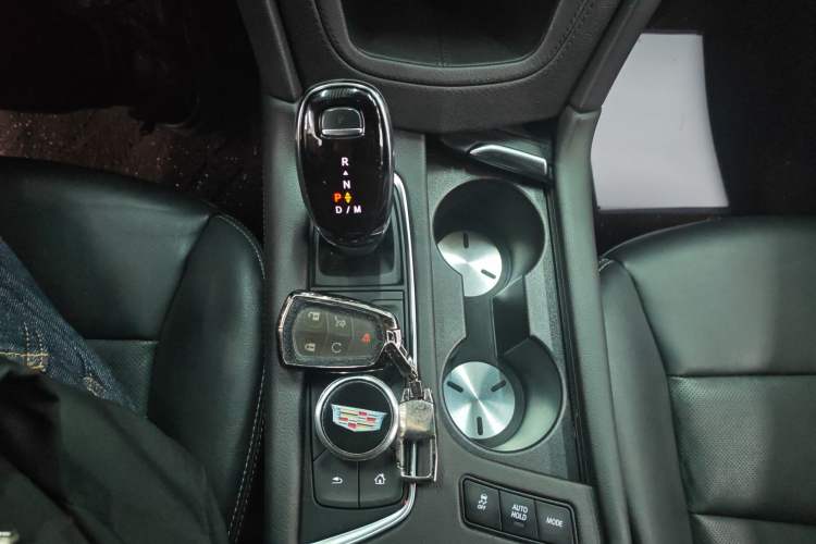 Used Cadillac XT5 2022 2.0T Four-Wheel Drive Luxury Version (Hummingbird Edition) Gear Lever