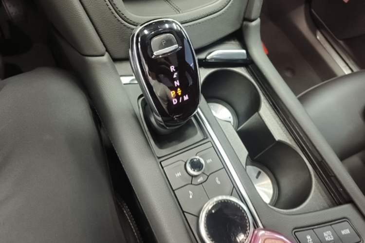 Used Cadillac XT5 2022 2.0T Two-Wheel Drive Luxury Version Gear Lever