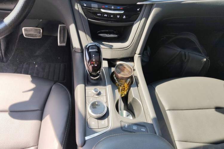 Used Cadillac XT5 2022 2.0T Four-Wheel Drive Luxury Version (Hummingbird Edition) Gear Lever