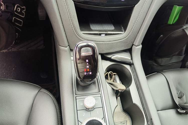 Used Cadillac XT5 2022 2.0T Two-Wheel Drive Luxury Version Gear Lever