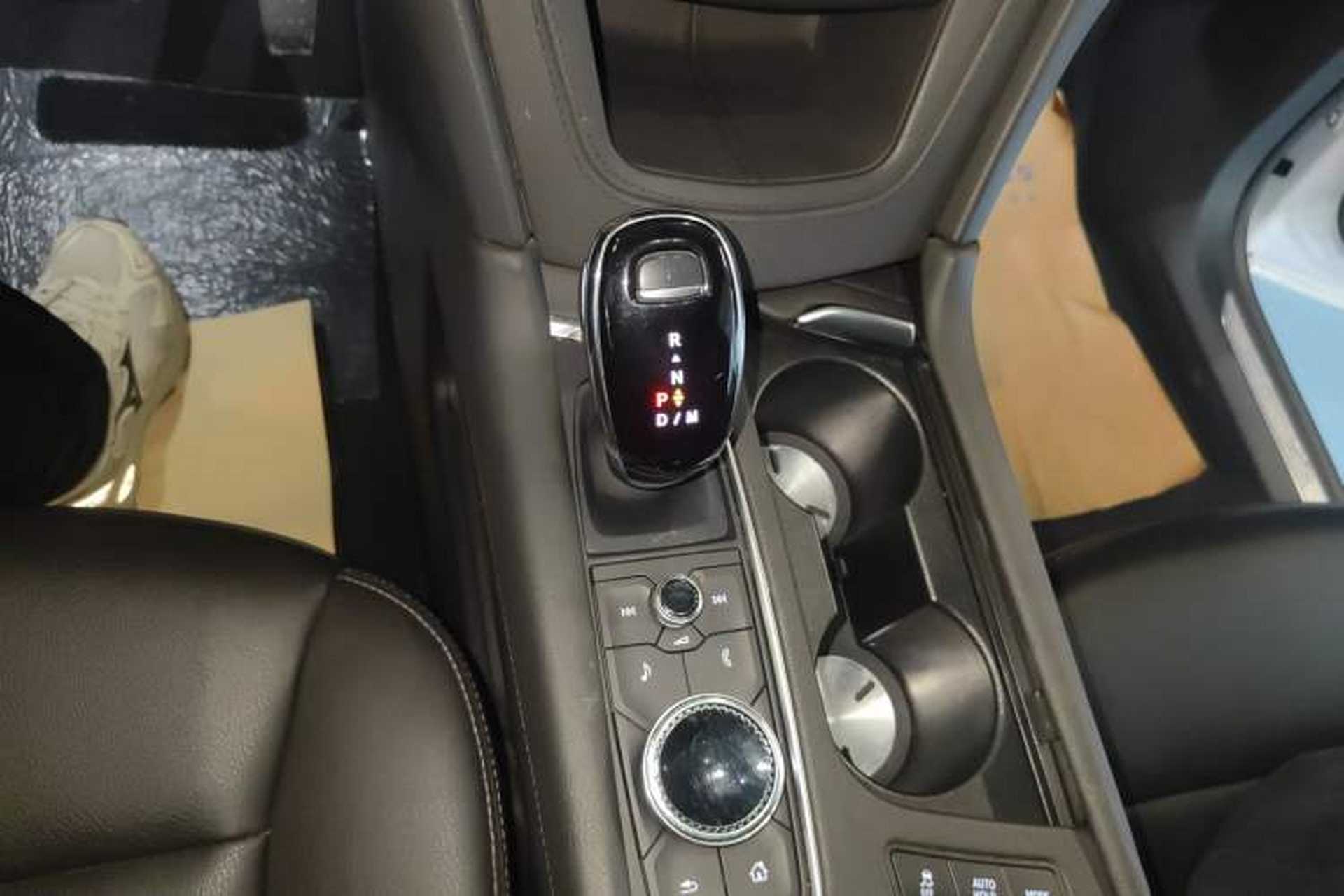 Used Cadillac XT5 2022 2.0T Two-Wheel Drive Luxury Version Gear Lever