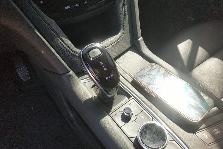 Used Cadillac XT5 2022 2.0T Two-Wheel Drive Luxury Version Gear Lever