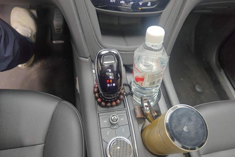 Used Cadillac XT5 2022 2.0T Two-Wheel Drive Luxury Version Gear Lever