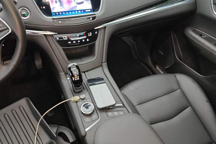 Used Cadillac XT5 2022 2.0T Two-Wheel Drive Luxury Version Gear Lever