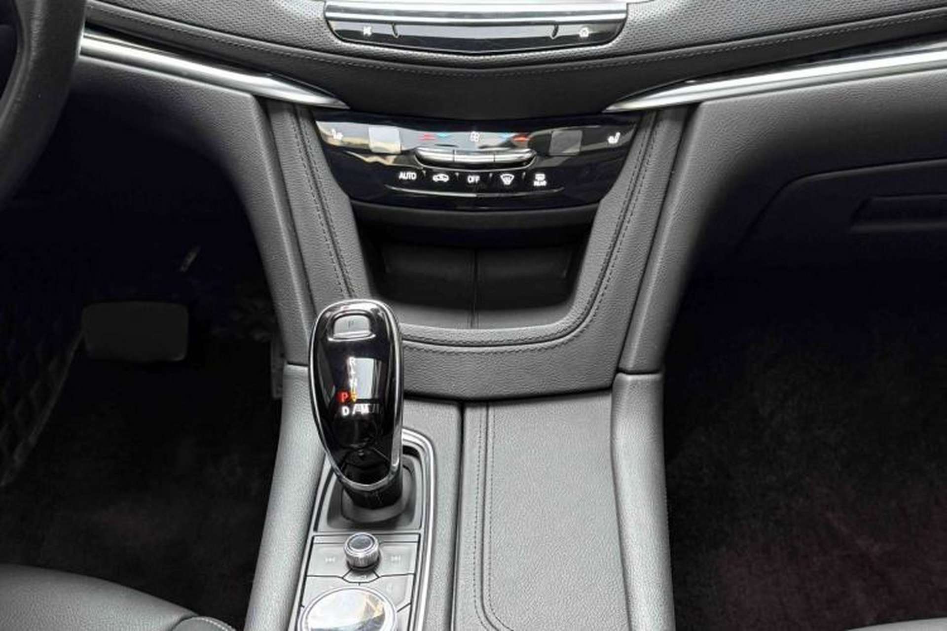 Used Cadillac XT5 2022 2.0T Two-Wheel Drive Luxury Version Gear Lever