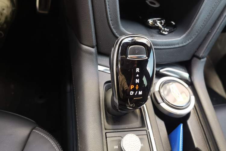Used Cadillac XT5 2022 2.0T Four-Wheel Drive Luxury Version (Hummingbird Edition) Gear Lever
