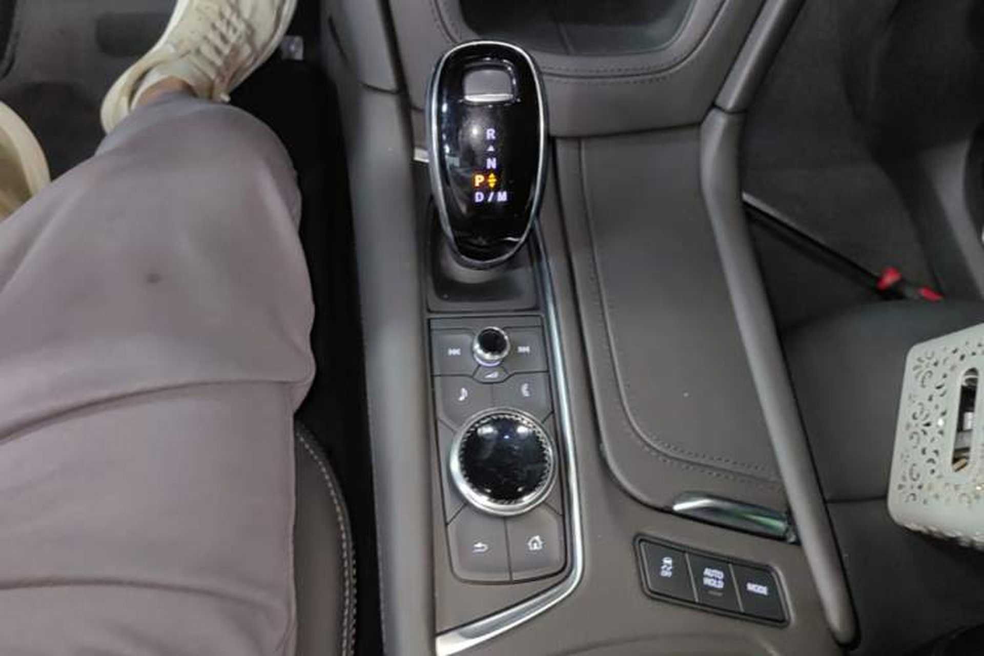 Used Cadillac XT5 2022 2.0T Four-Wheel Drive Luxury Version (Hummingbird Edition) Gear Lever