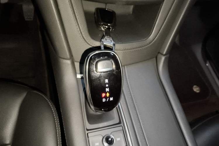 Used Cadillac XT5 2022 2.0T Two-Wheel Drive Luxury Version Gear Lever