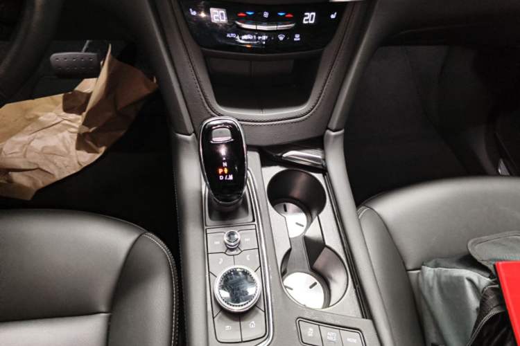 Used Cadillac XT5 2022 2.0T Two-Wheel Drive Luxury Version Gear Lever