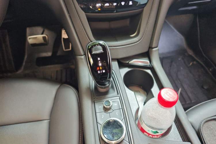 Used Cadillac XT5 2022 2.0T Four-Wheel Drive Luxury Version Gear Lever