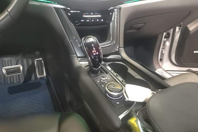 Used Cadillac XT5 2022 2.0T Four-Wheel Drive Luxury Version Gear Lever