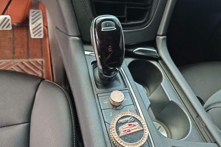 Used Cadillac XT5 2022 2.0T Two-Wheel Drive Luxury Version Gear Lever