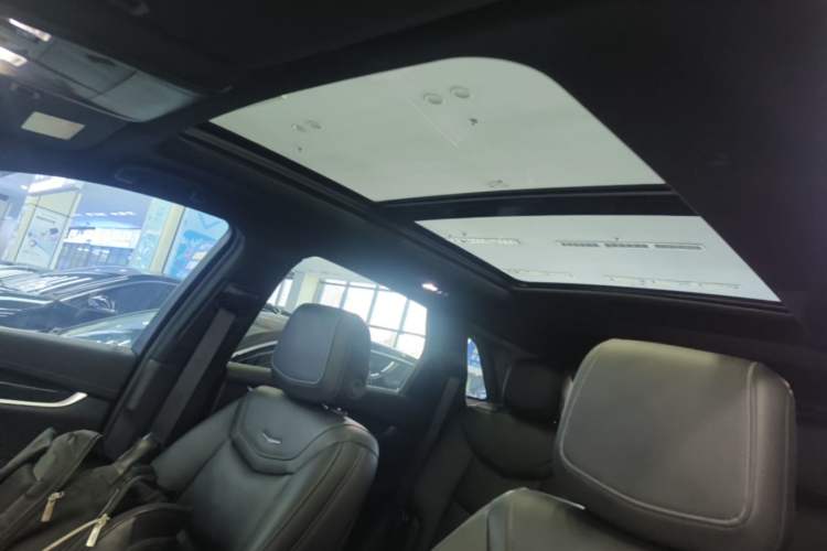 Used Cadillac XT5 2022 2.0T Two-Wheel Drive Luxury Version Headliner