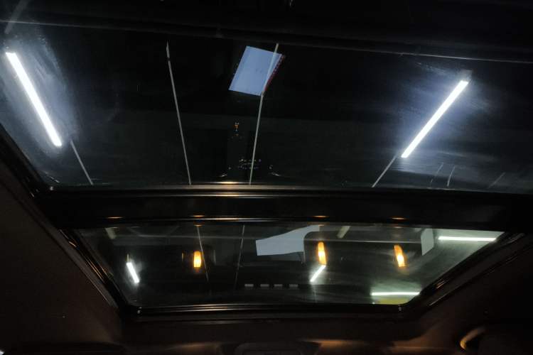 Used Cadillac XT5 2022 2.0T Two-Wheel Drive Luxury Version Headliner