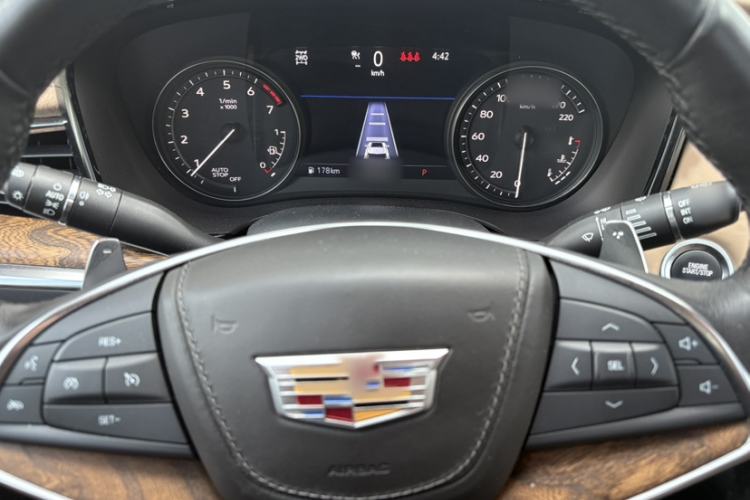 Used Cadillac XT5 2022 2.0T Four-Wheel Drive Platinum Edition Instrument Cluster