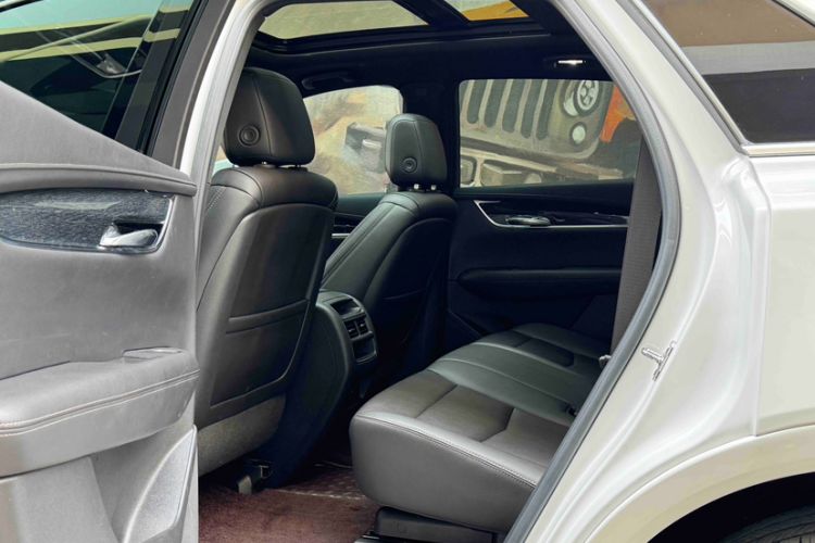 Used Cadillac XT5 2022 2.0T Two-Wheel Drive Luxury Version Interior 2