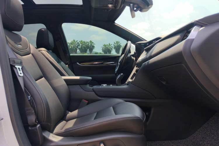 Used Cadillac XT5 2022 2.0T Two-Wheel Drive Luxury Version Interior 3